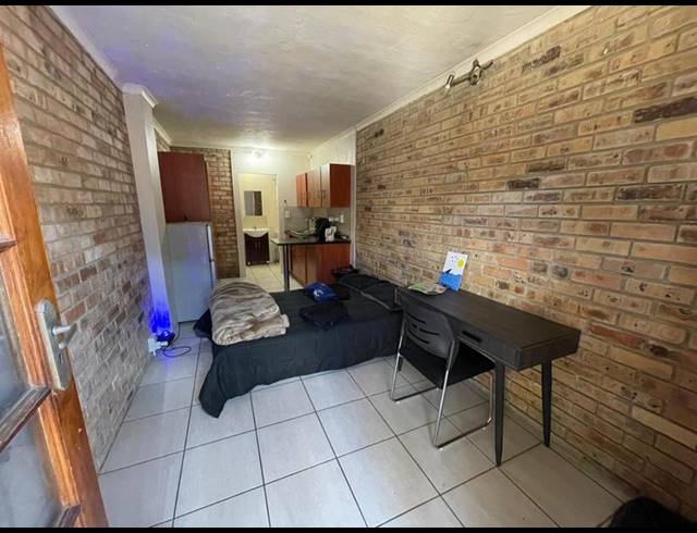 1 BEDROOM PROPERTY TO RENT IN DIE BULT